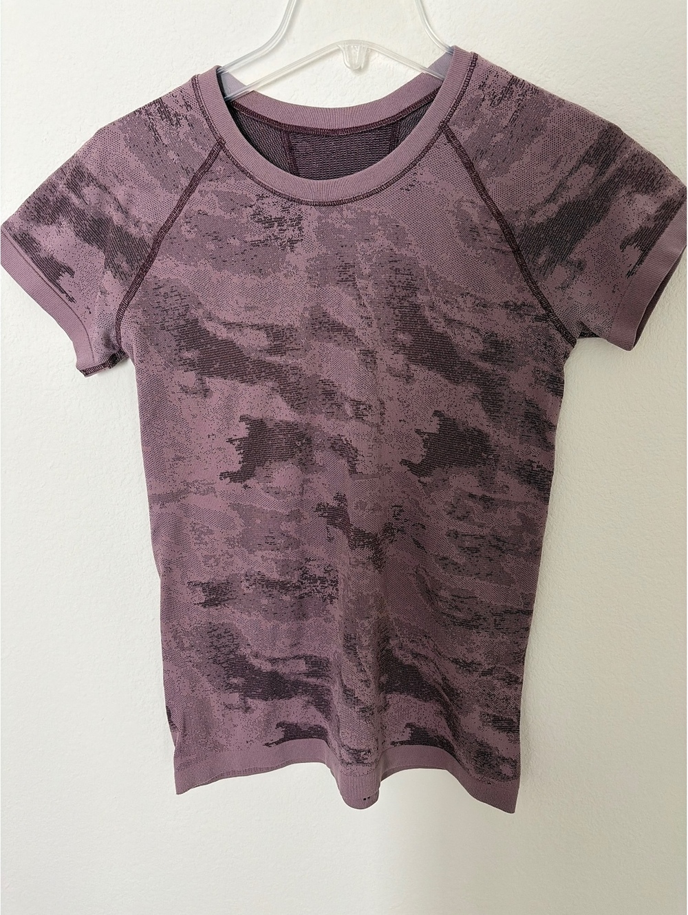 Athleta Momentum Seamless Tee Top Purple Camo Size Medium